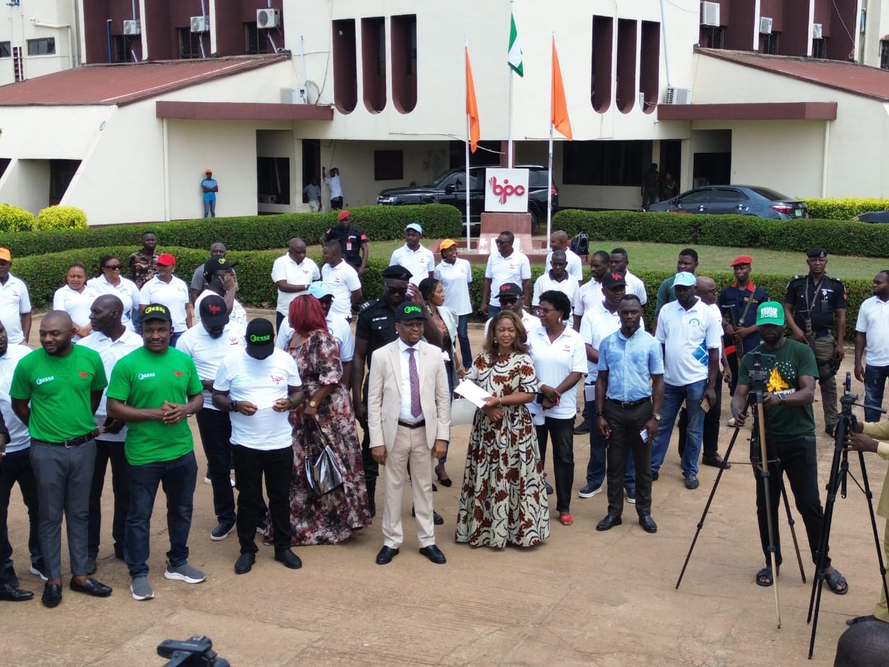 BIPC LAUNCHES GREEN WHEELS TAXI, TARGETS 1,500 JOBS