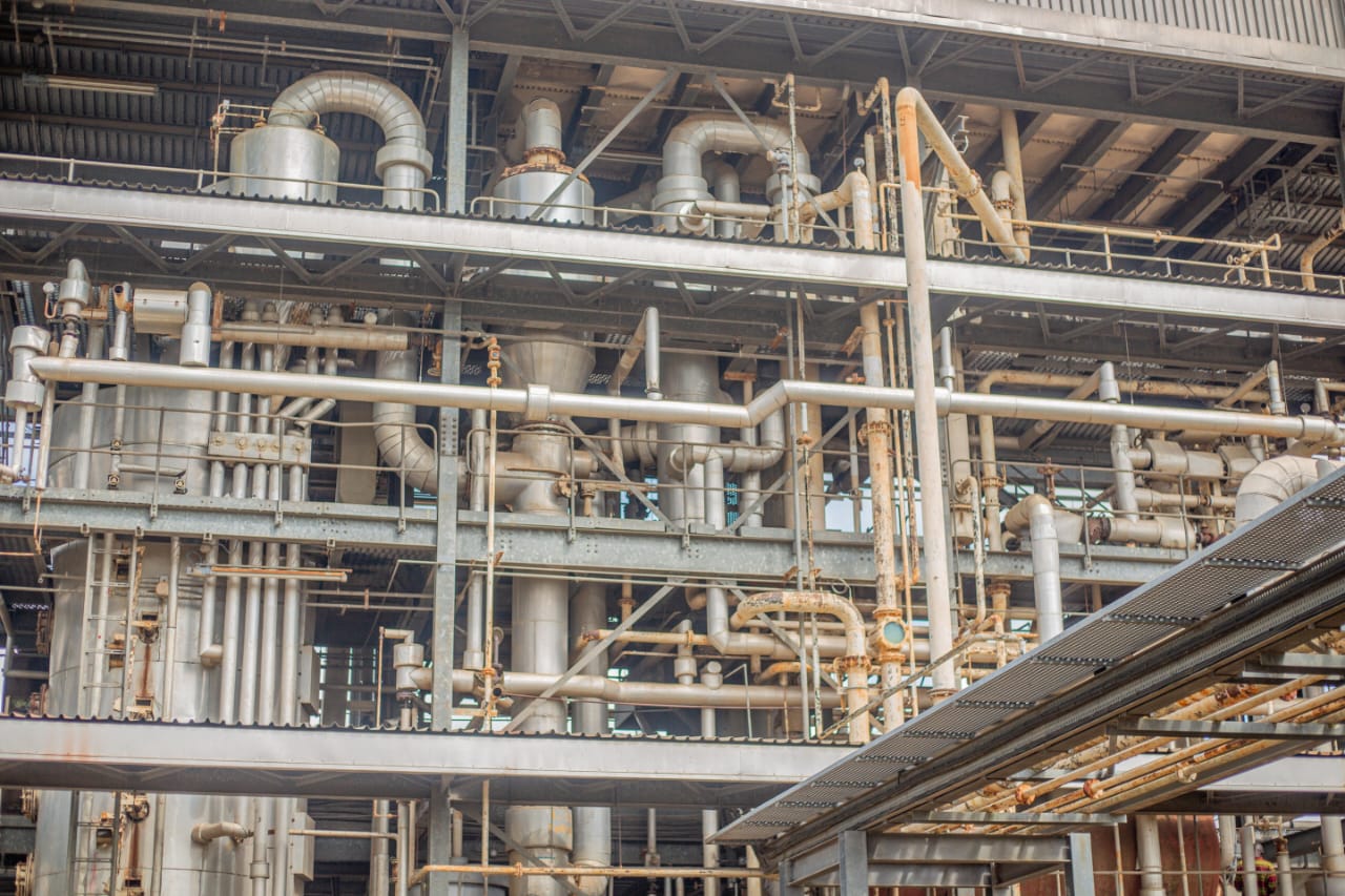 EXPATRIATES, TECHNICIANS CONTINUE WORK ON TARAKU MILLS, SET 35-DAY TIMELINE TO POWER FIRST PLANT