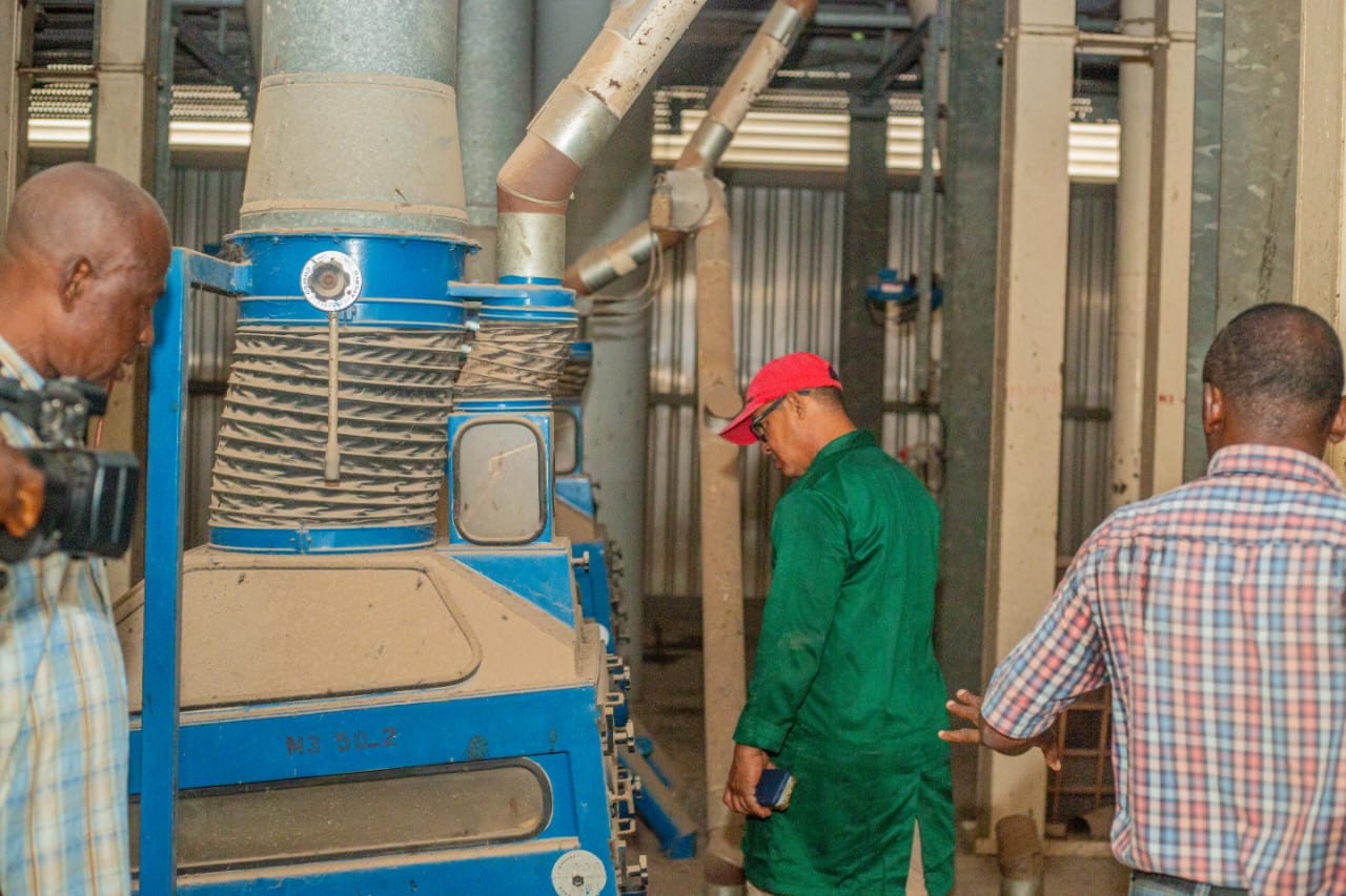 EXPATRIATES, TECHNICIANS CONTINUE WORK ON TARAKU MILLS, SET 35-DAY TIMELINE TO POWER FIRST PLANT