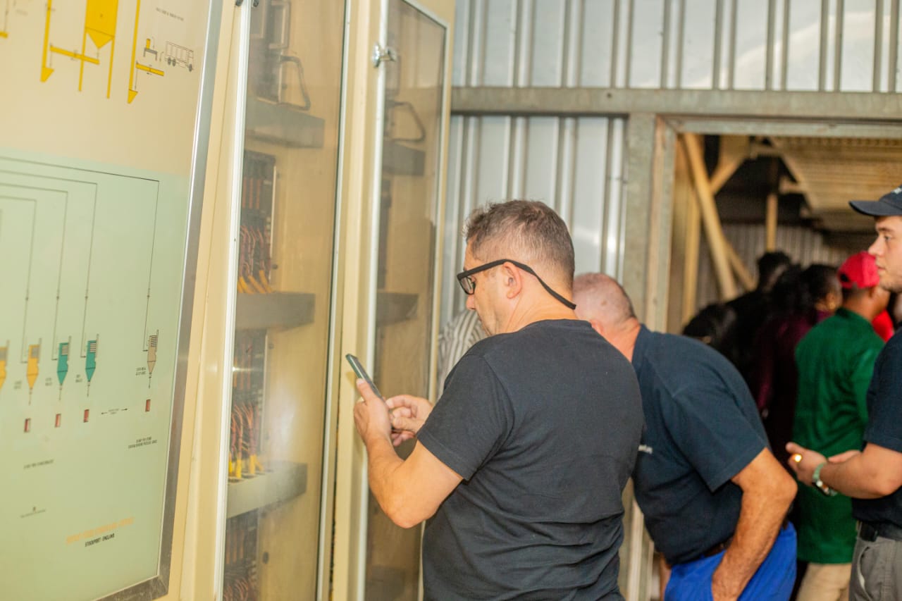EXPATRIATES, TECHNICIANS CONTINUE WORK ON TARAKU MILLS, SET 35-DAY TIMELINE TO POWER FIRST PLANT